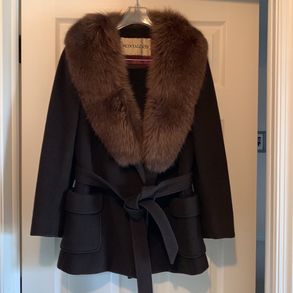 VINTAGE. Brown cashmere suit with fox collar. Excellent condition!